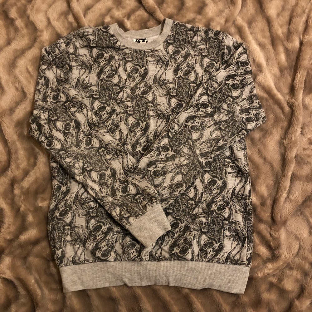 Black and Gray Skull Sweatshirt M